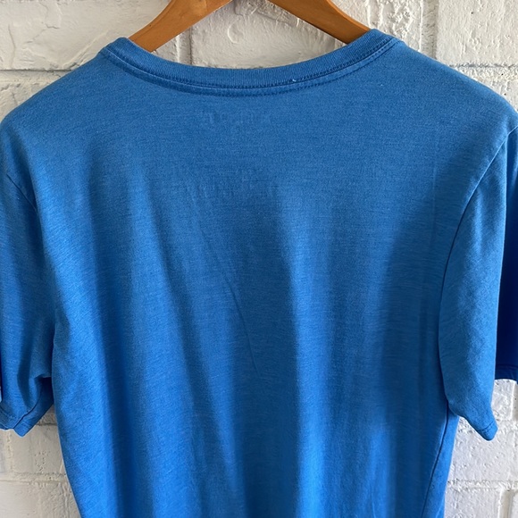 SALE ✅✅✅Hurley T-Shirt Medium - Picture 6 of 6